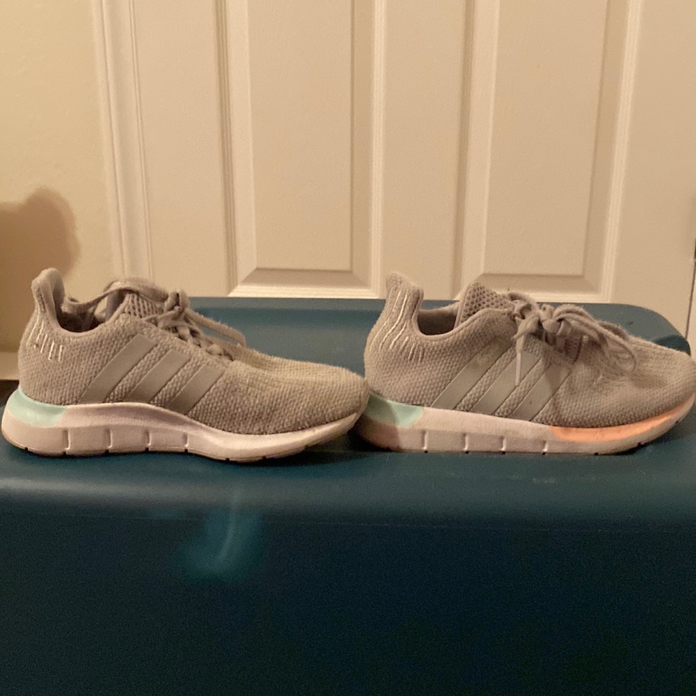 Girls Adidas sneaker
